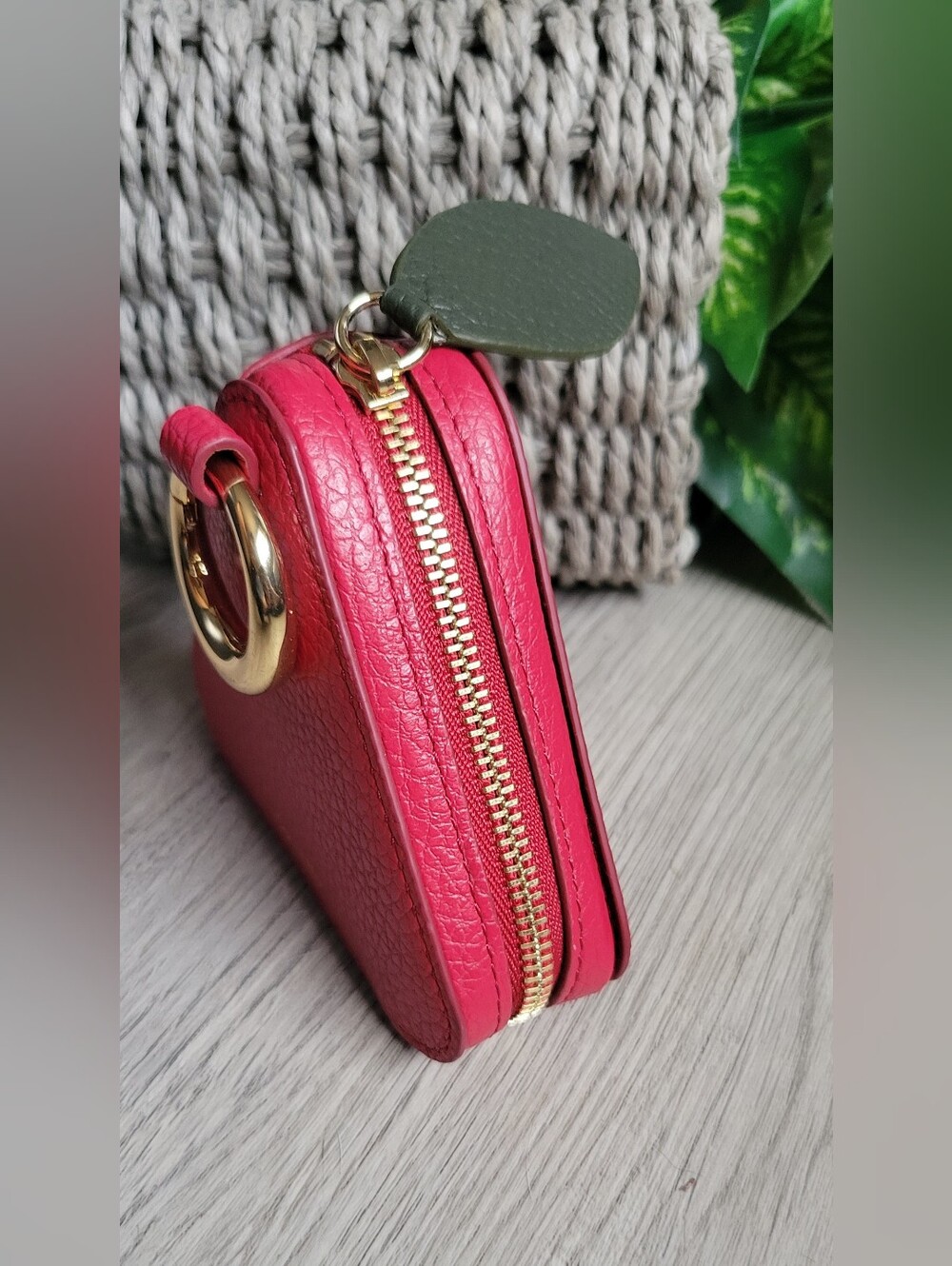 Cuyana Triangle Fruit Pouch Italian Leather Rare Raspberry & Gold Hinge, 4" x 4" - Picture 11 of 16